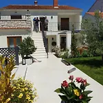 Haus Silvia Apartment *