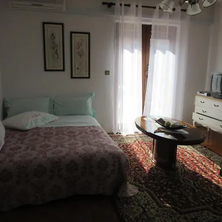 Haus Silvia Апартаменты Ровинь